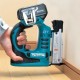 Такер акумулаторен MAKITA DST221Z - Акумулаторни такери за пирони
