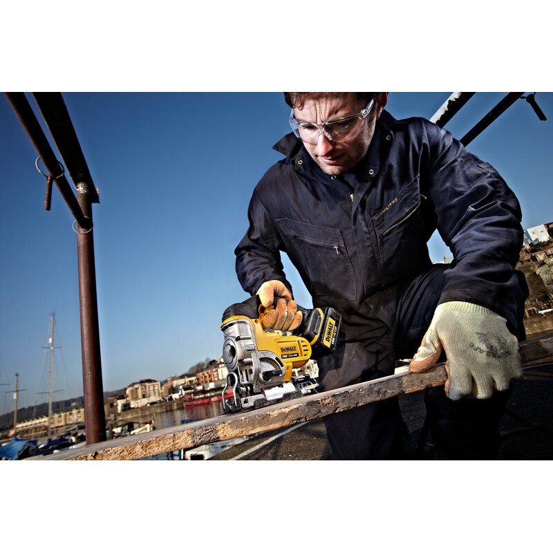 Акумулаторно зеге Dewalt DCS331N, 18 V, 26 мм, без батерия и зарядно - Промоции Dewalt