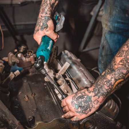 Акумулаторен ъглов ударен гайковерт Makita WR100DWA, 12 V, 2 Ah, 47.5 Nm, с батерия и зарядно