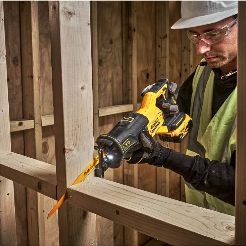 Саблен трион DeWALT акумулаторен без батерия и зарядно, 18 V, 0-3200 хода/мин, 28.6 мм, DCS382N - Акумулаторни саблени триони