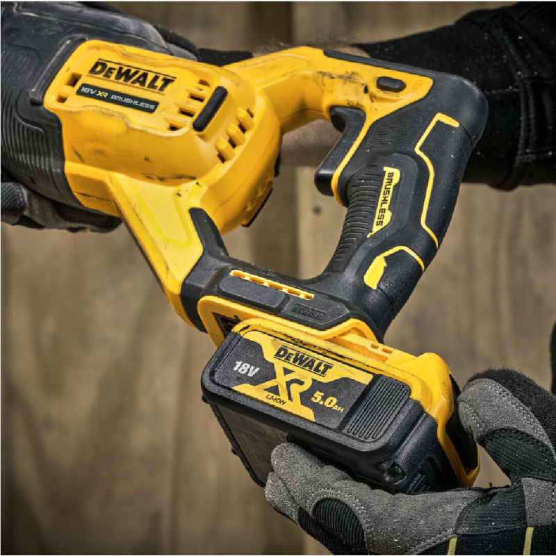 Саблен трион DeWALT акумулаторен без батерия и зарядно, 18 V, 0-3200 хода/мин, 28.6 мм, DCS382N - Акумулаторни саблени триони