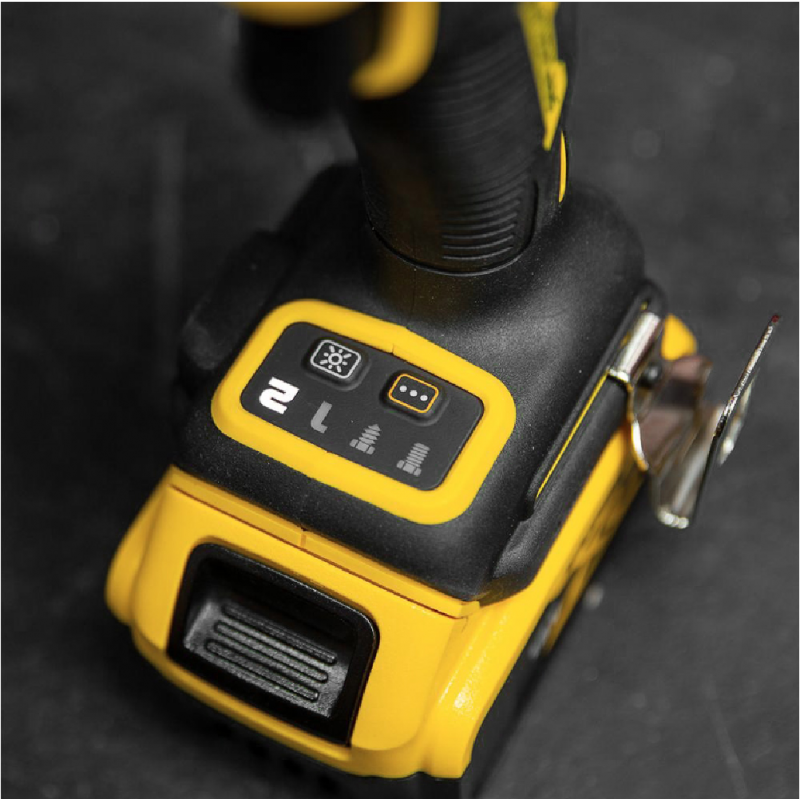 Гайковерт акумулаторен DeWALT с безчетков двигател без батерия и зарядно, 18 V, 406 Nm, квадрат, 1/2", DCF922NT - Акумулаторни гайковерти
