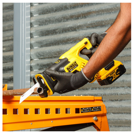 Акумулаторен компактен саблен трион DeWalt DCS367NT, DCS367NT