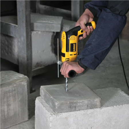 Ударна бормашина DeWALT кабелна 650 W, 8.6 Nm, 0-2800 об./мин, 1.5-13 мм, DWD024S