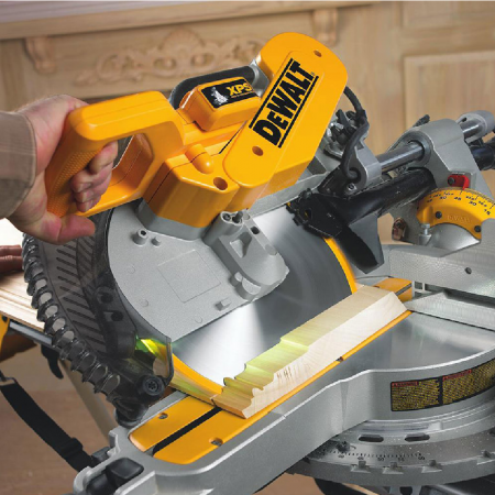 Настолен циркуляр DeWALT герунг потапящ с изтегляне 1670 W, ф 305 мм, 3800 об./мин, DWS780